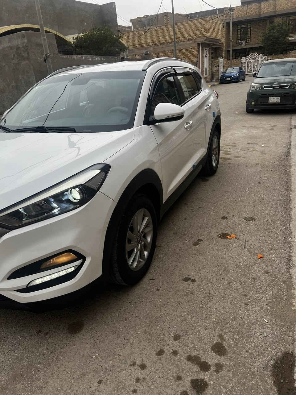 السلام عليكم للبيع او مراوس حسب القناعه توسان موديل ١٦ امريكي حادثها تبديل بنيد اصلي ابيض نفس الون  بدون دواخل لاشاصي ولالغد السياره بدون صبغ مكينه وكير عله وضع الشركه ماشيه ٩٣ الف كيلو سنويه ورقم مجدده انكليزي مكان السياره واسط الكوت مركز المدينه السعر ١٥٨ للأستفسار ***********
