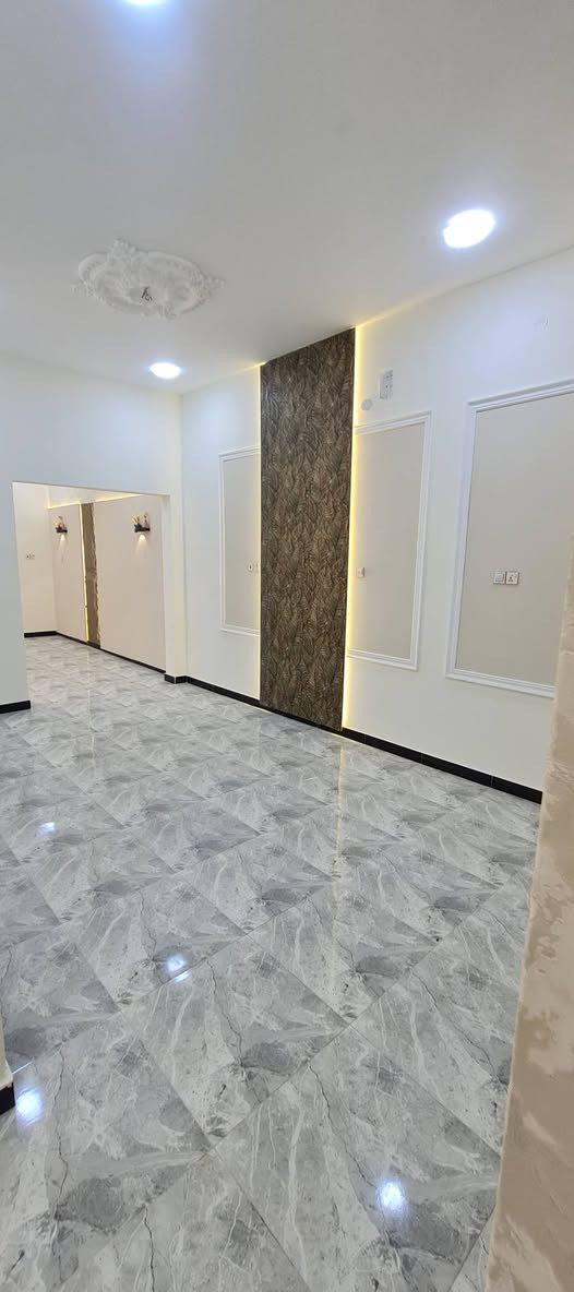 يعلن
🏠🏠مكتب عقارات نخيل البصره 🏠🏠

دار  للبيع المساحة ١٤٤   متر في
شط العرب _الجزيرة
   شارع زين العابدين 
يبعد عن الشارع العام ٦٠٠م 

متوفرة 
كافة الخدمات ماء كهرباء تبليط مجاري اناره  

يحتوي

٢غرفة _ديوانية _صاله _مطبخ _صحيات خارجيه داخليه 

السعر ٩٠ مليون

بناء جديد 2025

جنس العقار طابو ملك صرف زراعي 
المالك عراقي بأسم المكتب 

للإستفسار
***********
