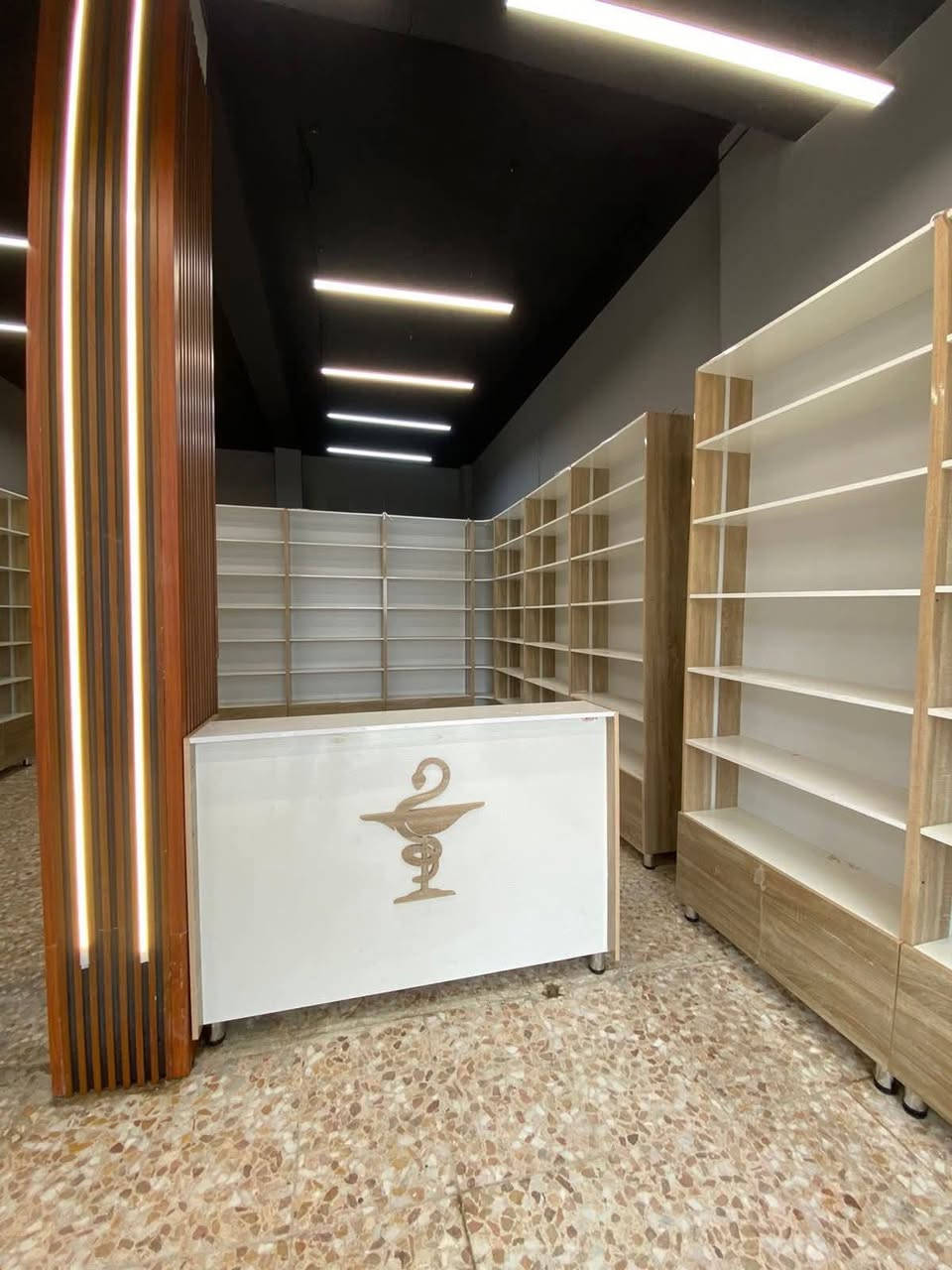 معرض ركن السلام mdf
فاترينة رفوف فقط سعر المتر٥٠
فاترينة رفوف مع الاعلان سعر المتر ٧٠
فاترينة رفوف مع اعلان وكومدي سعر المتر٨٥
: جميع القياسات 
 وعند وصول الطلب ولم تكون الدقة100/100 كل ماعليك هو 
ارجاع الطلب
نوعية الخشب MDF (ام دي اف) 
والي يحب ايشرفنا بزيارة المعمل🤝🏼
 ويتأكد من نوعية المواد ودقة الاداء أهلًا وسهلاً بي🤝🏼
موقعنا قلعه سكر شارع الكواضمه قرب امجد القيسي
للحجز والاستفسار مراسلة الصفحة او الاتصال على الرقم التالي 
واتساب***********
***********
#ديكور #فاترينات #صيدلية #كوزمتك #رفوف #ديكورات #ديكورات #صيدلية #صيدليات #فاترينا #فاترينات_mdf✅🪼#ديكور #فاترينات#مطابخ #رفوف#اخشاب#صيدله #ديكور_صيدليات ##فاترينه
