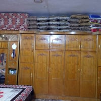 غرفة اخشاب • للبيع
