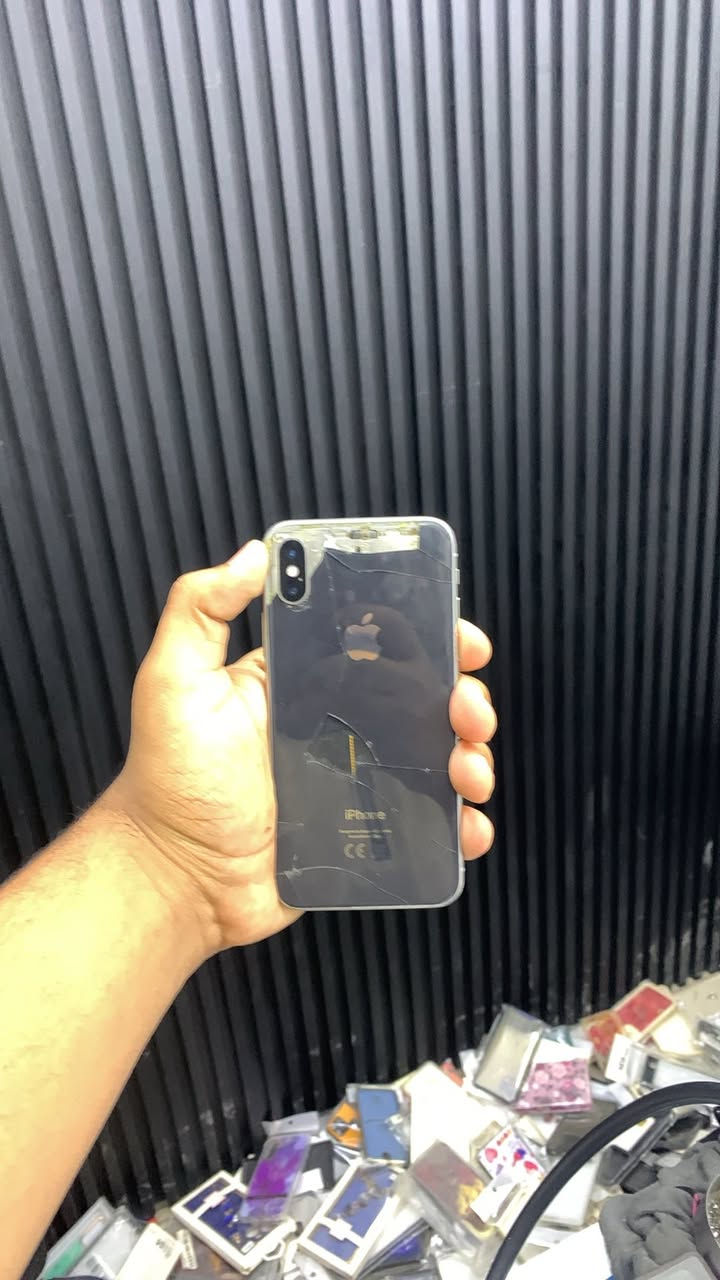 سلام عليكم
قطعتين ايفون اكس عادي فحم 

بطاريات وكامرات شغالة 
يفيد اهل تفصيخ 

سعر القطعة ٣٥ الف 

مكاني بغداد الامين الثانية
***********
