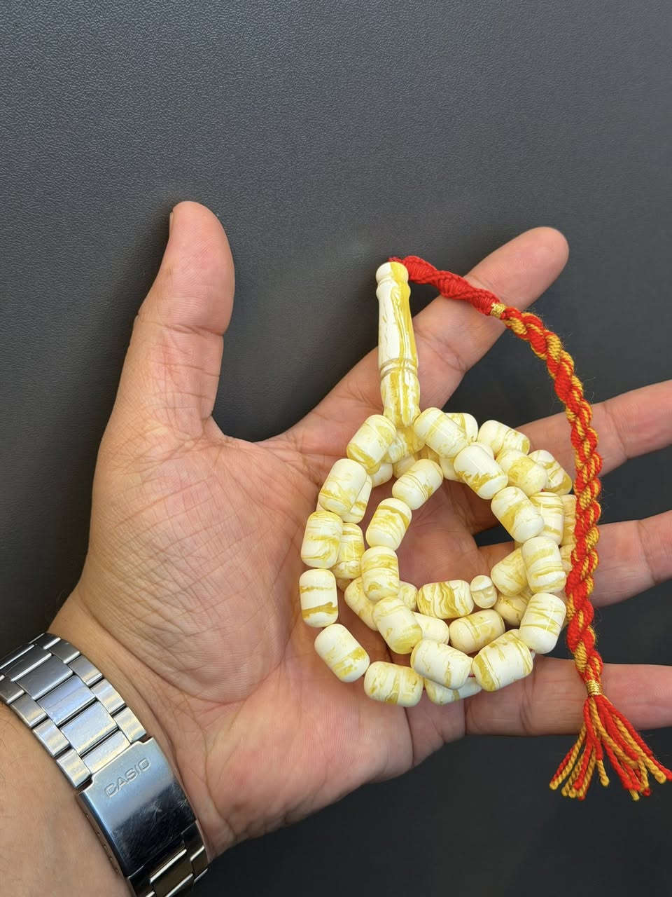 مستكه شبيه الكهرب🔥🤍
وتراب كهرب يطوف مي وملح ♥️

كصة كويتية و كصة بيض الحمام خشن وناعم 🩵

يوجد توصيل كافة محافضات العراق 

*********** واتساب
