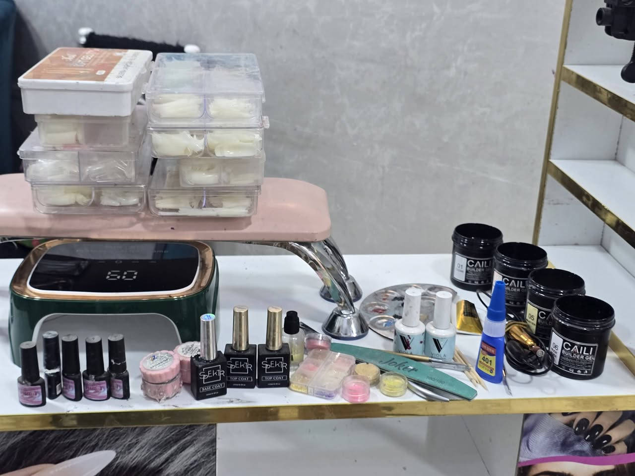 ميز اكرلك مع الاغراض مسند +جهاز مبرد+ جهاز يوفي شحن جل اكستيشن علب مع جلش مع تبسات مربع ومدبب واضافر شهريه دزاينات فرجهة الي تجي كبل تشتغل بيهن ميحناج شي او مواد السعر 125العنوان الدوره سوق الاثوريين


**إذا كنت صاحب هذا الإعلان وتريد حذفه لأي سبب، رجاءا أرسل رسالة إلى الدعم الفني**