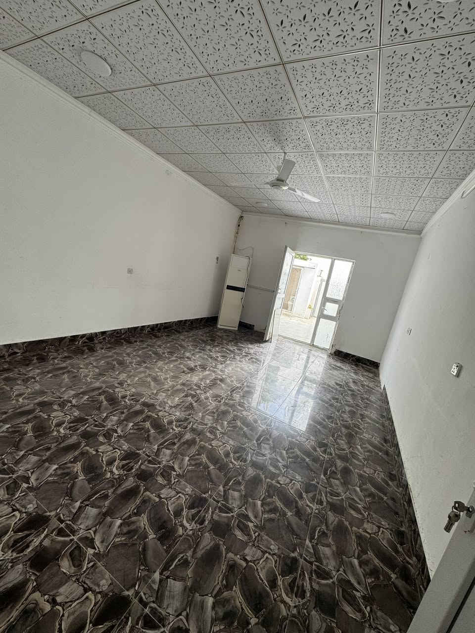 بيت للبيع بانميل الشارع العام  على شارع  مقابل مشروع الماء  البيت  جديد لوك نظيف 100 /100بيع سريع 22  
للستفسار اتصل ***********
