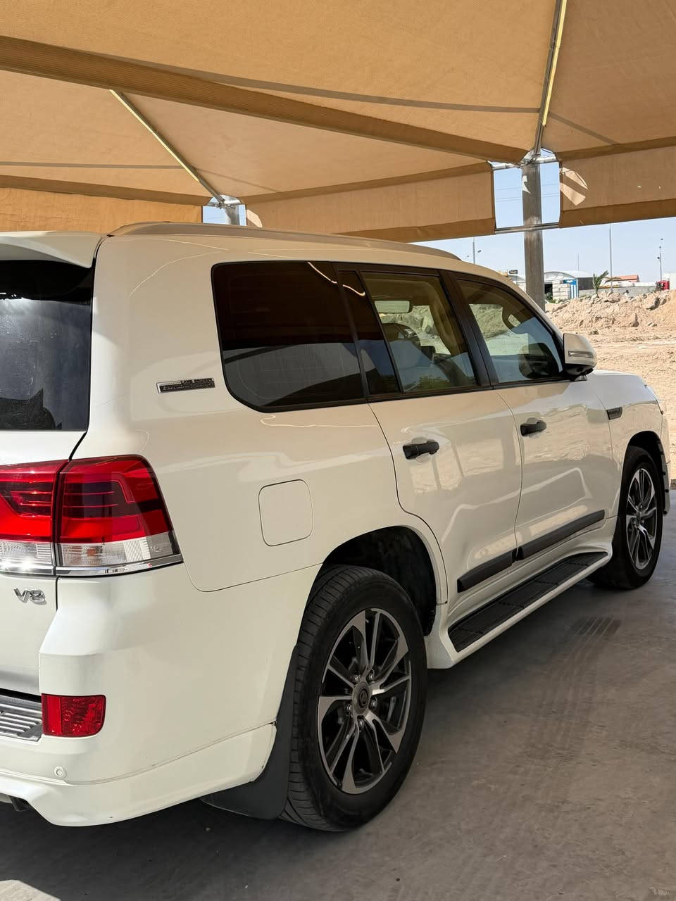 السياره لاندكروز 
الموديل 2020 SAS

المحرك V8
GXR فول مواصفات كشن كهرباء 
السياره كاز 
الساره تخم تاير 
الكشنات جلد 
الحداديه مصفره 
السياره مكفوله بدون قطره صبغ 
رقمه بصره الجديد 
السياره تنقص دهن 
السياره باسمي ثاني يوم التحويل 
السعر 5شدات وبيه مجال شي بصيط جداً
📍البصره ا
 ☎️***********

