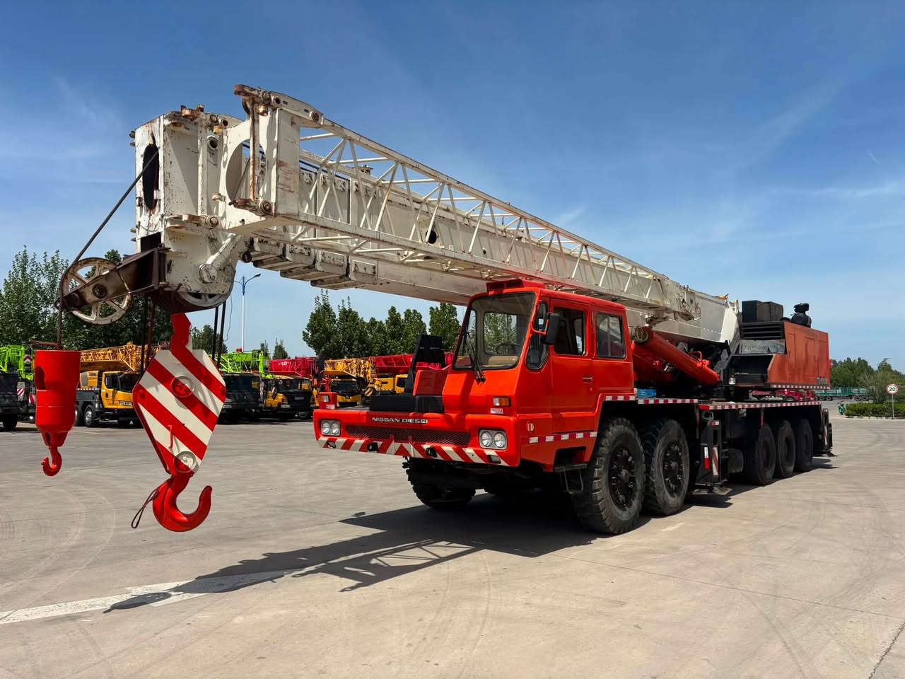 TADANO TG-1000E CRANE
出售日本生产TADANO TG-1000E汽车起重机，中国国有建筑公司退役，保养非常好！下车装日产V10发动机，上车装日产直列6缸发动机。现在在中国停放。有需要的朋友请联系我们：
微信/whatsapp:86-13526170326(杨)

Japanese-produced TADANO TG-1000E truck crane for sale, retired by Chinese state-owned construction companies, very well-maintained! Get out of the car with a Nissan V10 engine, and get on the car with a Nissan in-line 6-cylinder engine. It is parked in China now. If you need it, please contact us: 
WeChat/whatsapp: 86-13526170326 (Yang)
#TADANO #CRANE #起重机

بيع كران سيارة TADANO TG - 1000E الصنع الياباني، مستخدم من شركة بناية حكومية صينية، صيانة ممتازة!装有 محرك Nissan V10 في الجزء السفلي والمركبة، و محرك Nissan بطريقة سلسلة من 6 أسطوانات في الجزء العلوي. موجود الآن في الصين. يرجى الاتصال بنا إذا كنت بحاجة:
WhatsApp/WeChat: +86 13526170326 (Yang)


**إذا كنت صاحب هذا الإعلان وتريد حذفه لأي سبب، رجاءا أرسل رسالة إلى الدعم الفني**