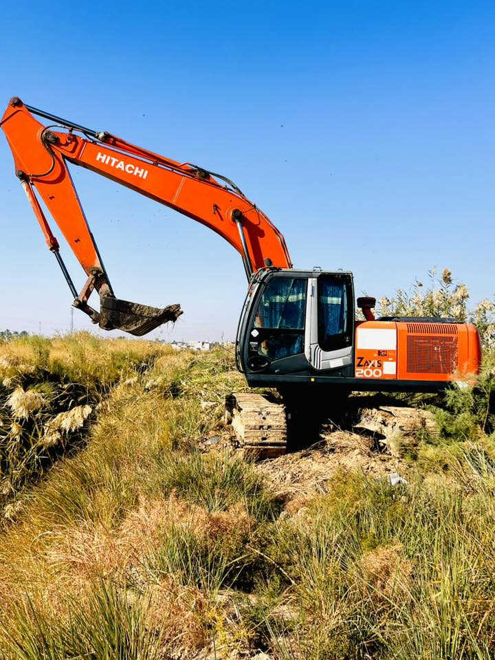 سلامًً عليكمً حفاره زت ثري للبيع مكفوله ماعدهً المحرك مفتوح مضخه جديده ع شركه كنترول مكفولً زناجيل 100/80  منفيز / السعر 250 وبيه مجال / ًتلحفاره جاهزهً للعمل المكانً واسط نعمانيهً 
***********
