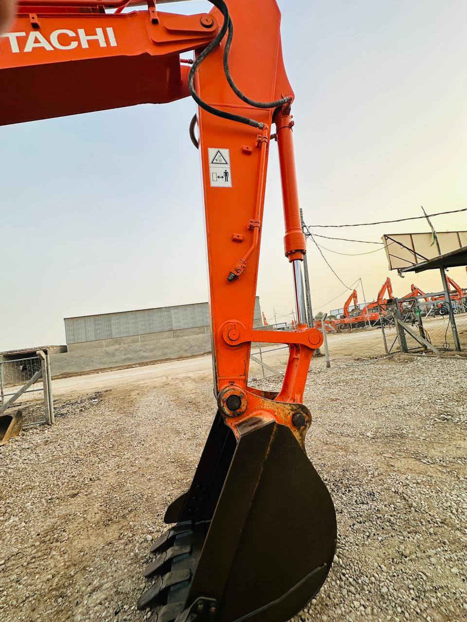 يعلن معرض الحجاري لبيع وشراء الآليات الثقيله  للبيع 

#فايف _G دخول جديد ✅️

#مامشتغل بلعراق 

#مأسس جك همر 

#عداد العمل 5600ساعه 

كفاله عامه كارتون محرك ومضخه على وضع الشركه ✅️

الموديل 2016

 العنوان :بابل الشوملي الصناعي طريق الحولي 
للاستفسار اكثر الاتصال على الهاتف
 سيد عماد الحجاري *********** whatsapp
سيد عماد الحجاري  ***********
