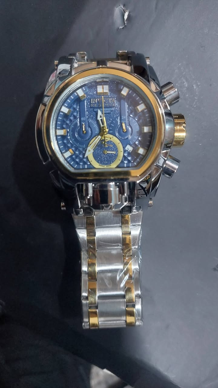 هذه الساعة هي Invicta Bolt Zeus. 

#واتساب***********
