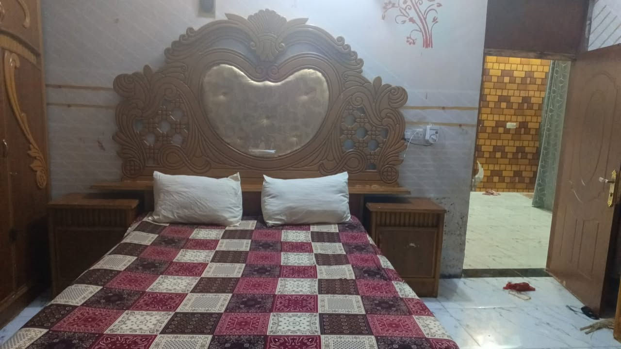 السلام عليكم ورحمة وبركاته غرفه عراقيه نضافه مو فول بس والله زينه قيم واني حاضر محموديه


**إذا كنت صاحب هذا الإعلان وتريد حذفه لأي سبب، رجاءا أرسل رسالة إلى الدعم الفني**