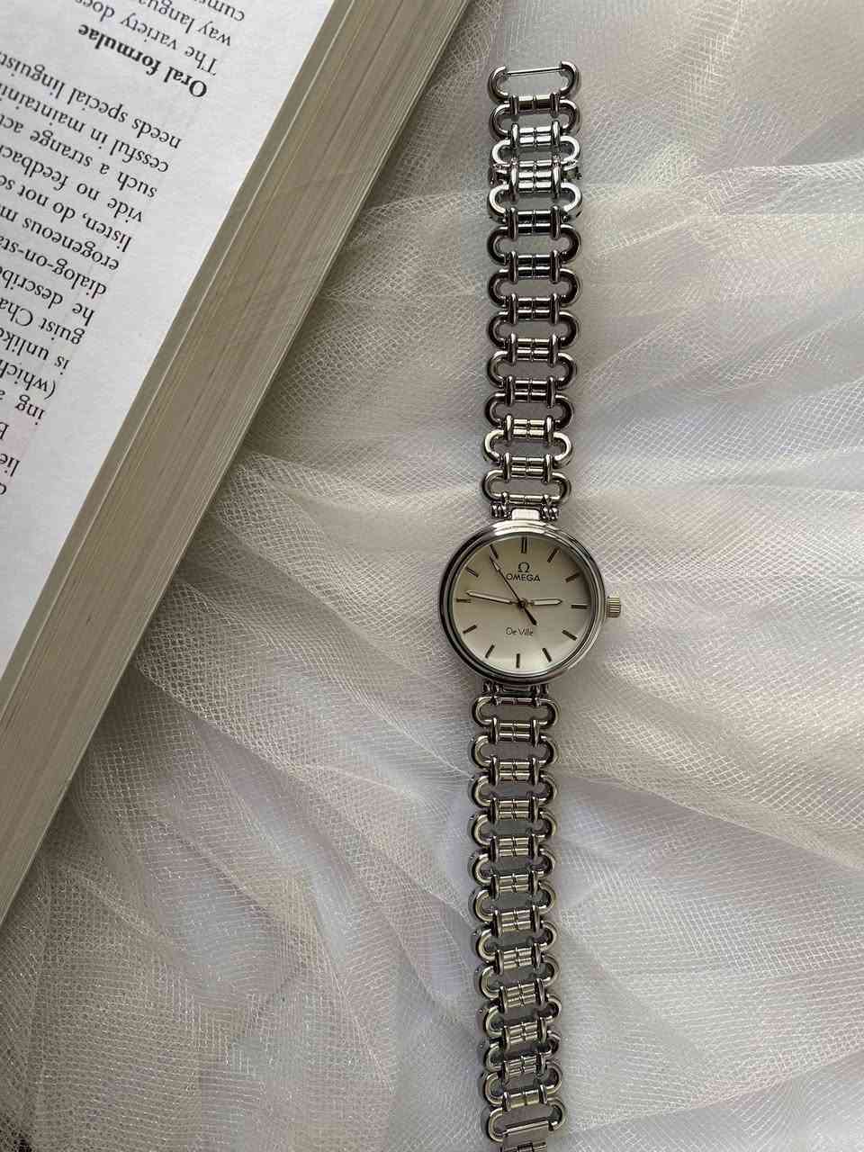 فخامة تلمع وجودة تبقى ....
قطع مختارة حتى تعيش وياج بكل لحضة وتزيد حضورج سحر ... 
ساعة نسائية السعر 10.000 الاف دينار 
يزهاك وانتِ تحلينه 
متوفر توصيل داخل العزيزية - جميع المحافضات


**إذا كنت صاحب هذا الإعلان وتريد حذفه لأي سبب، رجاءا أرسل رسالة إلى الدعم الفني**