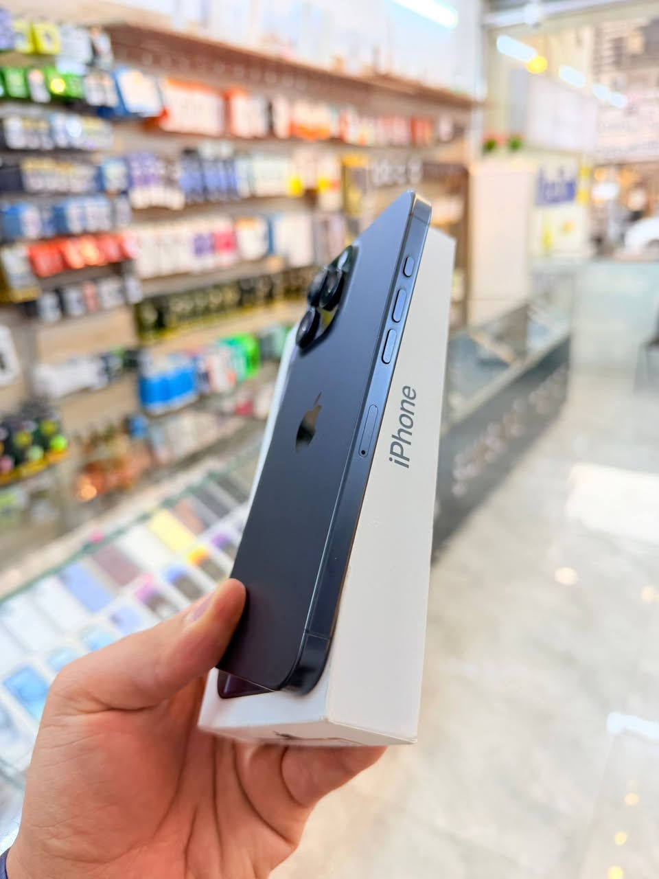 ✅  متوفر بيع بلنقد ولاقساط ✅
ايفون 16 برو ماكس ماستر اسود ذاكره 256 بطاريه 100 نضافه 100‎%‎ زلغ مابي هو والجديد سوه نموذج M لونه المميز كامل ملحقاته وتر بروف وبلحاسبه كله نورمال وتر بروف يعني كلشي ممبدل بي وبي وتأخذه ضمان وصل 5 ايام اي مشكله او عطل يستبدل فورا ومتوفر اقساط على مصرف الرافدين 
السعر مليون و 400 الف قفله🩵🩵
العنوان بغداد البياع شارع 20 مقابيل علي العناب او الشيف السوري مركز الهاتف لاصلي 
📞📞***********
📞📞***********
