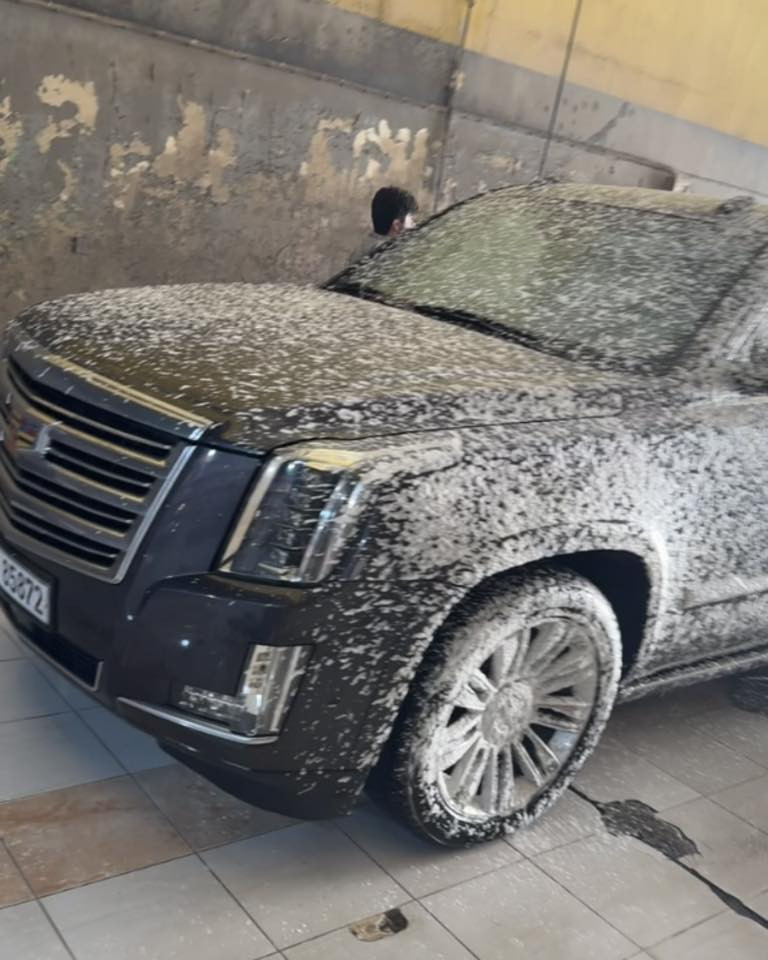 النوع : (كاديلاك أسكاليد)
الفئة : ( بلاتينيوم )

الوارد : ( خليجي وكاله المنصور )

الصبغ:(اربع قطع صبغ 4)

اللون : (رمادي)

الموديل : ( 2018 )

الممشى : ( 188 KM )

حجم المكينة : (V8.6200)

ناقل الحركه : ( 10 سرعات أتوماتيكي )

(( الموصفات ))

1 : ( فتحه سقف )

2 : ( تشغيل عن بعد )

3 : ( بصمه أبواب )

4 : ( مقاعد كهرباء تدفئه + تبريد + مساج )

5 : ( داخل جلد بيجي فاخر )

6 : ( مقاعد خلفيه منفصلة VIP )

7 : ( شاشات عدد 3 + دجتال ) 

8 : ( 5 كامرات 360 )

9 : ( صندوق كهرباء )

10 : ( كشافات ضبابية)

11 : ( لد نهاري ) 

12 : ( لايت 5 عدسات ديناميكي )

13: ( تحكم ستيرن جهتين ) 

14 : ( رادرات + نقطه عمياء )

15 : ( ويلات كروم قياس 22 )

16 : ( قيادة ذاتيه ) 

17 : ( فوريل 4X4 )

18 : ( دخول ذكي وأشاره ترحيب )

19 : ( حساسات خلفيه + أمامية)

20 : ( سايد بريك دكمه)

21 : ( خزن ميموري وضيعات السائق )

22 : ( ثلاجة + قاصه )

23 : ( داتا شو ) 

24 : ( سستم سماعات 16 سماعه نوع BOSE )

26 : ( اريلات عدد 2 )

27 : ( 3 وضعيات قياده )

السياره رقم اربيل انكليزي 

العنوان .بغداد 📍

(ملاحظه بسعر مناسب)

للاستفسار الاتصال على هذا الرقم 

***********
