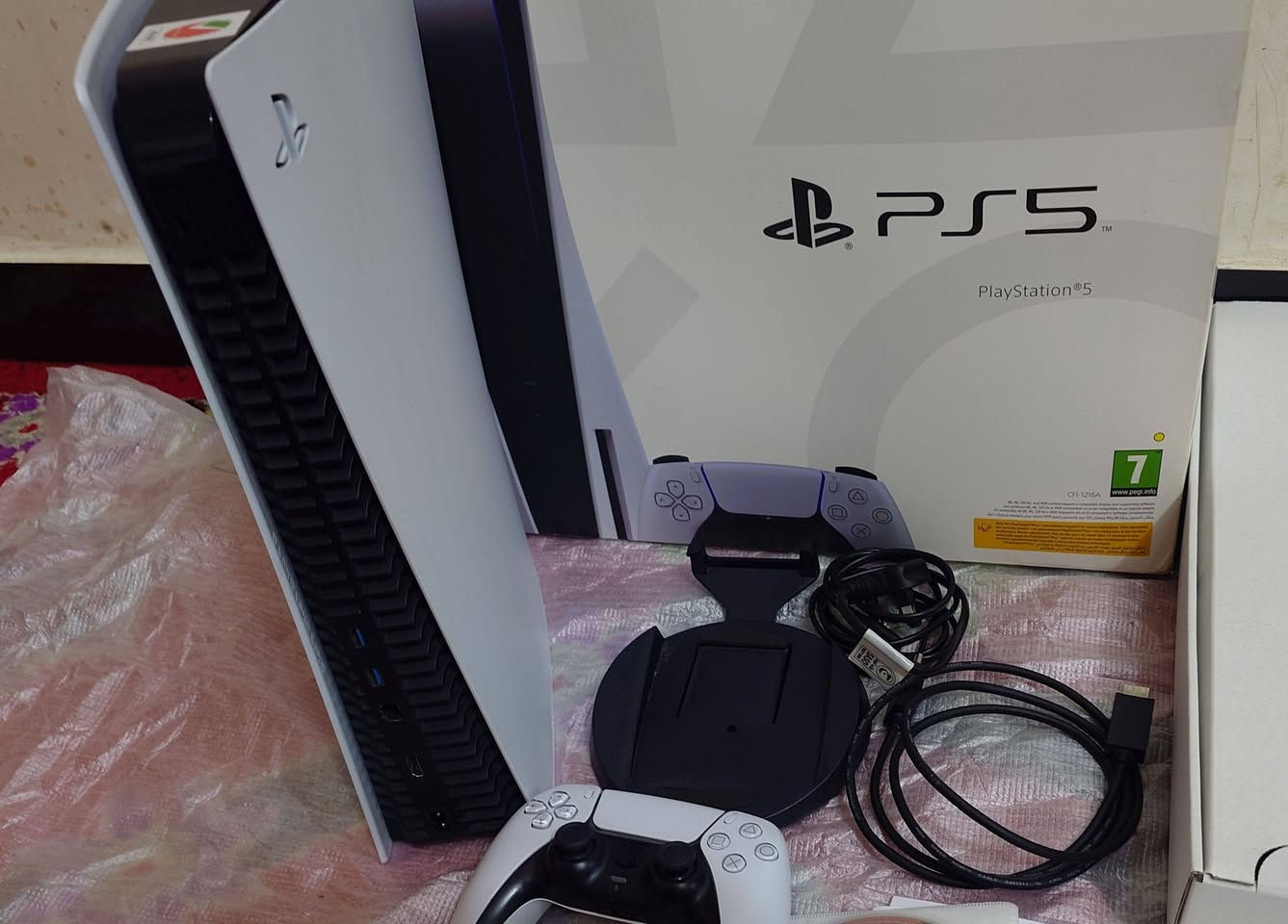 للبيع بلي 5 اوربي درجة النظافة 100 من 100 شرط اخو جديد  وكافة ملحقاته وكيبلاته للبيع السعر 600 مجال جدا بسيط عنواني بغداد اي استفسار عالرقم ***********
