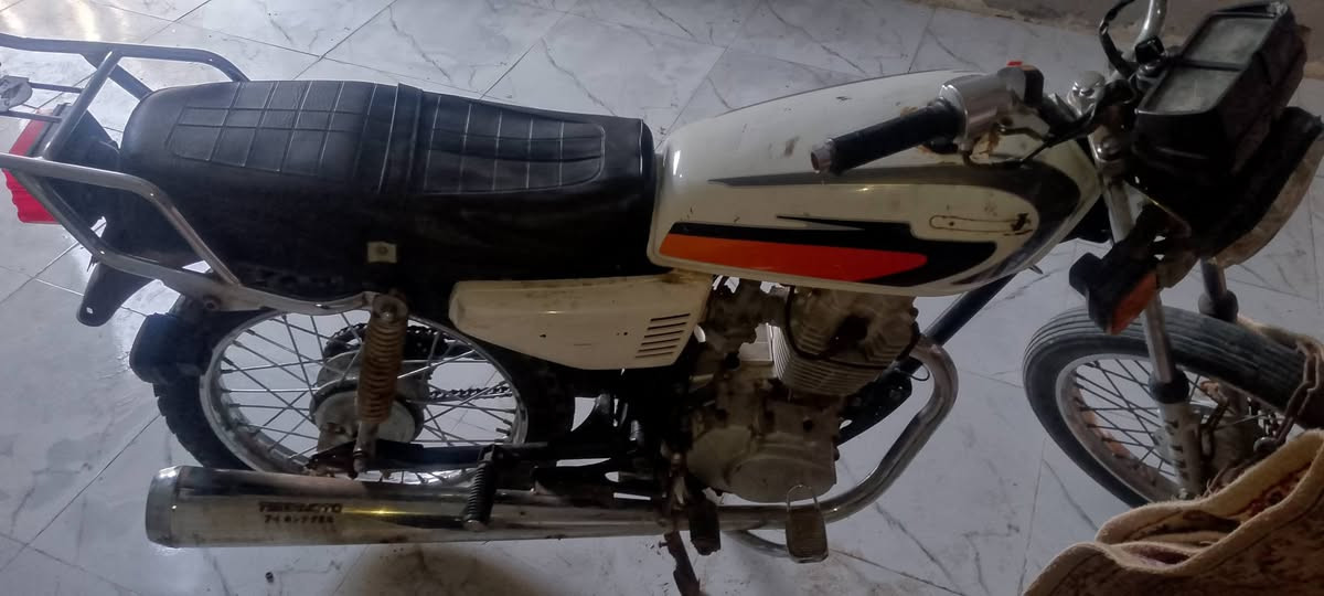 للبيع موديل 24 اوراق سكنر   تصل عرقم ***********.         300
