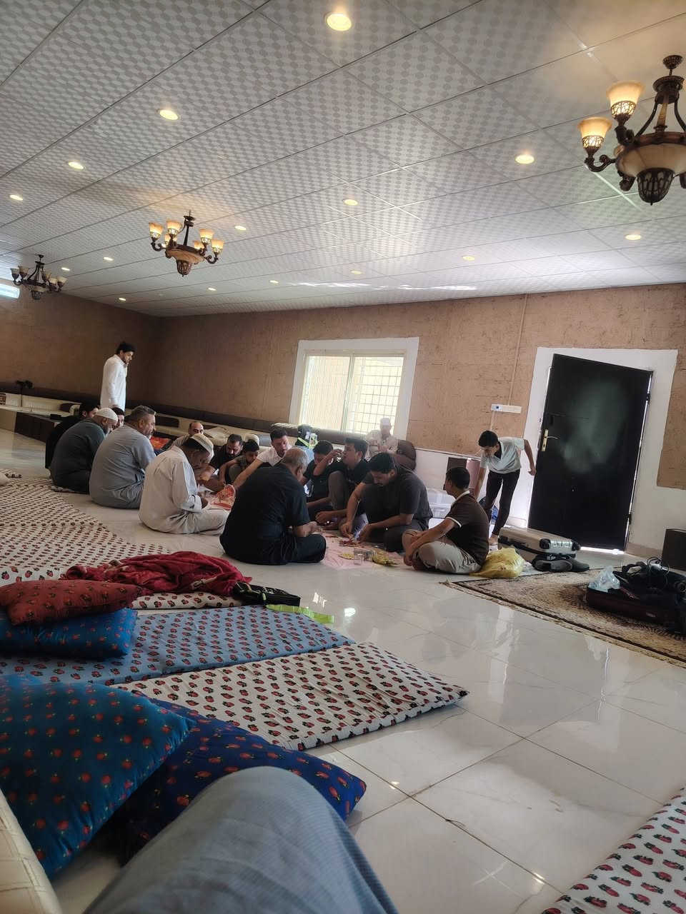 اللقطات الجميلة لمعتمرينا الكرام الافاضل معتمرين قوافلنا قافلة شركة المدينة المنورة للحج والعمرة 
في الحدود والطريق والاستراحات في حائل وبفضل الله بعد تقديم لهم وجبة الإفطار الان متوجهين إلى مدينة السكينة والطمأنينة وراحة البال المدينة المنورة صل الله على ساكنها أفضل الصلاة والسلام بقيادة خادم ضيوف الرحمن المدير التنفيذي حجي محمدهشام ابوعيفان العيساوي
ومازلنا مستمرين بأستلام جوازات رحلة
 يوم ٢٧_٧ جوآ #بسعر٧٠٠ 💲 والتصريف من حق المعتمر
ويوم ٥_٨ برآ #بسعر_يبدأ_٣٧٥💲
سارعوا بتسليم جوزاتكم إلى الشركة الكائنة الفلوجة تقاطع الجنسية القديمة مقابل ومجاور باب الخروج لكراج بغداد مقابل ورشة دريد الراوي للتبريد مباشرتآ وللاستفساراكثر الاتصال على الأرقام التالية
***********
***********
 ونتمنئ من زيارة قريبة عاجلآ غير أجلا إلى بيته الحرام

