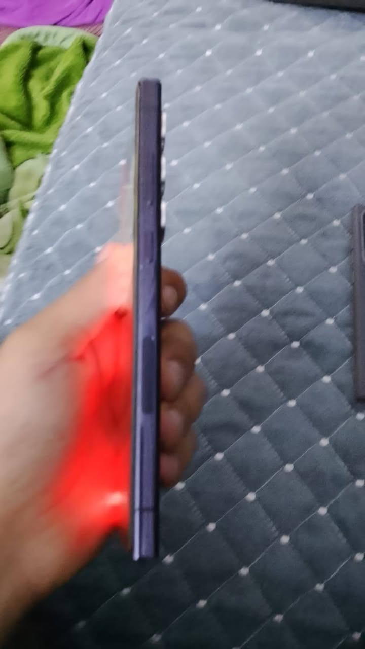 السلام عليكم شباب سامسونك اس ٢٣ الترا النسخة اليابانيه لون اسود ذاكرة ٥١٢ عشوائية ١٢ الجهاز كامل وكفول من الشخط وكارتونته ويا موجودة للتوضيح عن النسخه اليابانيه تجي اختلافها عن النسخه العالمية فقط بالايموجيات تكدر تنزل تطبيق zfont وتحولها الى ايموجيات سامسونك او ايفون .. السعر ٧٥٠ وبيي مجال قليل للشراي العنوان بغداد
هاتف ***********
