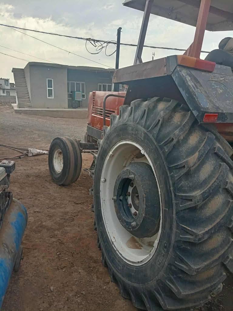 فيات وسط حجم ١١٥ رقم واسط محرك وكير واكسن وهودرليك كله شرط تايرات اربع جدد جاهز من جميع النواحي للعمل ما تصرف عليه دينار مكان التركتر ناحية ربيعة  للاستفسار الاتصال بالرقم ***********
