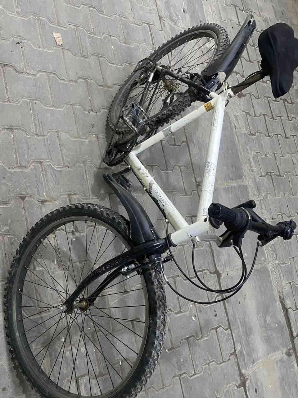 بايسكل باله نضيف ستخدام قليل
حجم 26السعر 100بغداد الكاظمية 
*********** واتساب
