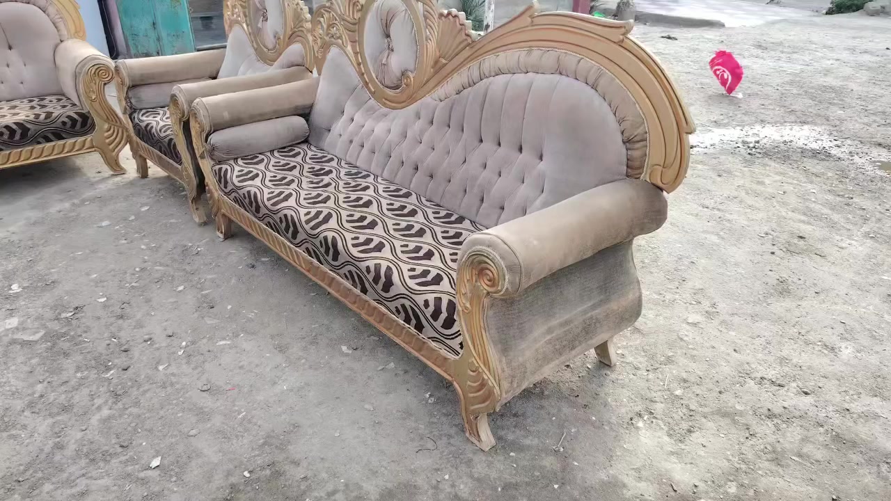 سلام عليكم تخم 10 مقاعد نجار درجه اوله للبيع نضيف السعر خاص المكان حله ورديه خارج قرب مستشفى الكفيل يرهم مراوس بكلشي ***********
