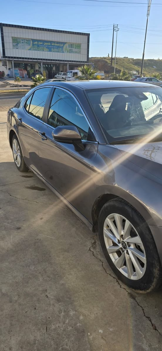 سلام عليكم 
TOYOTA CAMRY 2022 LE 
-رادار امامي 
-تحديد ميسار 
-الارباگات 100‎%‎
-ويل كب بلادي 
-لايت ليد زينون 
-كشن كهرباء  
-سنوية و هزة كامل جديد

-السيارة مرقمة اربيل شرط تحويل 
-السيارة مكفولة من ضربة مدخلة بكلين. بس طلع على اربعة قطعة كلير امريكي بل صفحة جهت سائق. شرط بدون دواخل بدون إرباگ فقط رشة كلير. 

-سعر /  185$ و مجال 
-عنوان /  عقرة 
-رقم الهاتف /  ‭0750 404 3191‬
