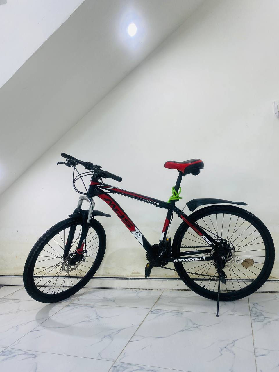 السلام عليكم
بايسكل جبلي رياضي للبيع الحجم وصط نظيف جدا السعر ١٠٠ بي مجال *********** @إشارة
