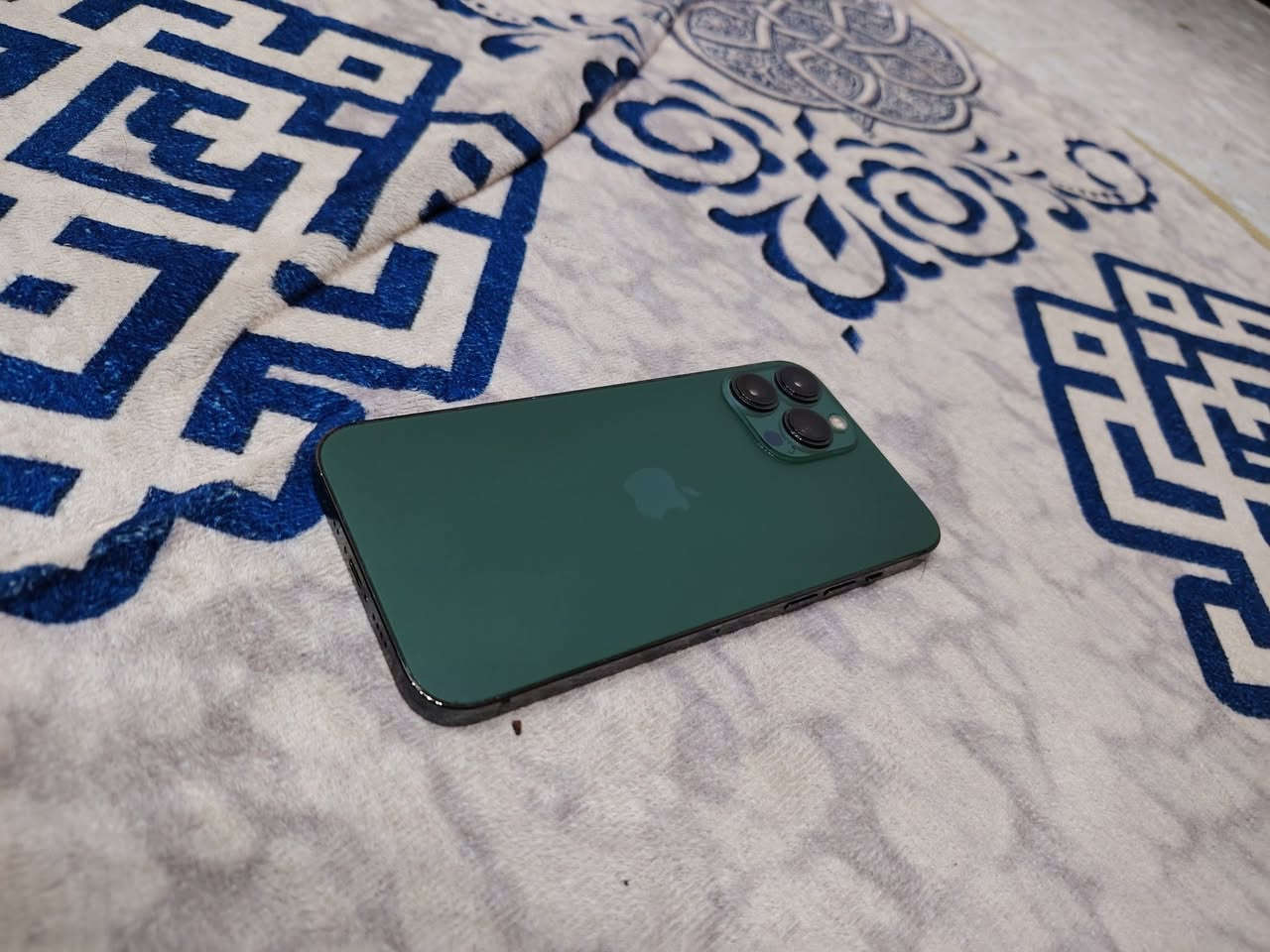 سلام عليكم للبيع ايفون 13برو ماكس ذاكره 256 بطاريه ٧٨ جهاز لون زيتوني جهاز نضيف مستبدل ضهر والفلاش واكف وسعره ١٠ مكاني بغداد بسمايه قريه عشره رقمي *********** سعره 490 وبي مجال
