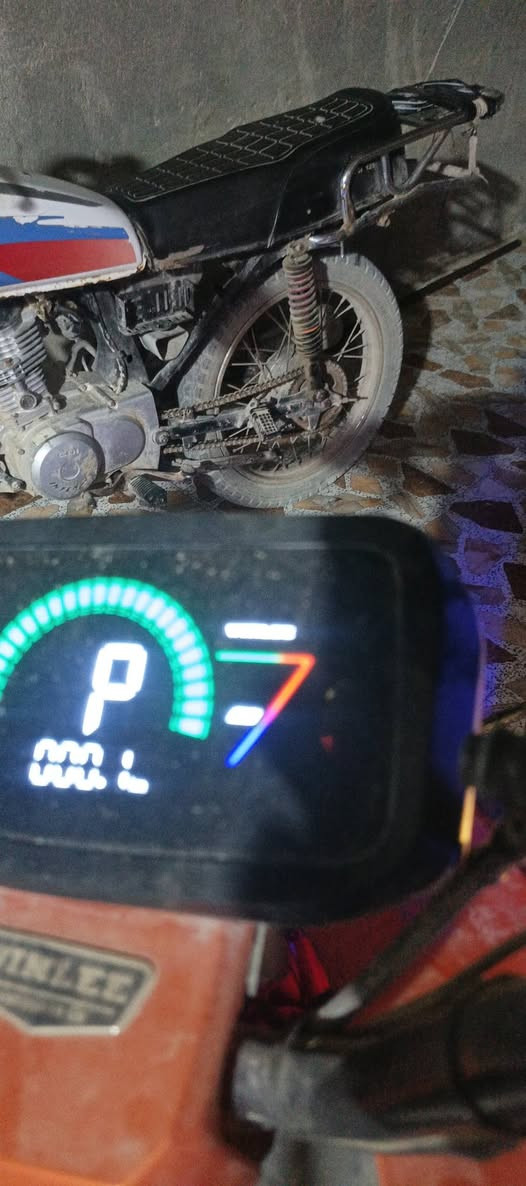 دراجه لبيع مكفوله سعر٣٠٠ شقاله بس رادلها حساسات تواصل على هاذا رقم***********
