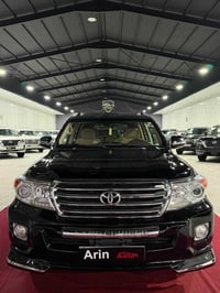 لاندكروزر GXR • ٢٠١٣ • ١٨٠٬٠٠٠ كم