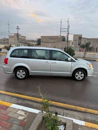 دوج كرفان  2011 تخم تاير السياره جاهزه  شاشه  السياره بلاديه  السعر ١٢...