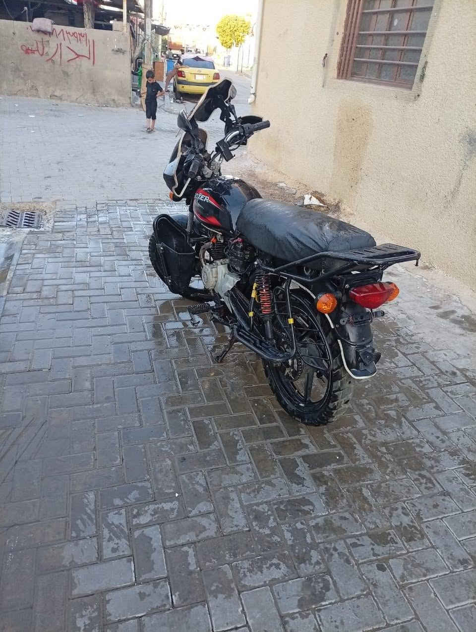 السلام عليكم بوكسر ٢١ بدون الدراجه مجفته جديد وكله اصلي تجي وتشوف السعر 750 وبيه مجال العنوان بغداد البلديات رقمي ***********
