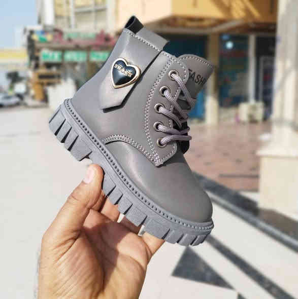 صباح الخير .... .وفرنا لكم .. 🍋🍋🍋
 بوت جلد طفل فول  طبي  خفيف مميز و انيق ....
سعر ب٦  الاف 
القياسات  26-27-28-29-30
الالوان  اسود ابيض رصاصي
  العنوان : كوت / شارع الهورة / معرض الرواق  يوجد خدمة توصيل لكافة محافظات العراق 😍 واتساب *********** __*********** الجمال 🌹الأناقة 🌹 البساطة 🌹النزاكة 😁

#اكسبلور #اكسبلور_فولو_ي_حلو🔥😴_ي_عمري #اكسبلور_فولو_شوفو_البوستات_الي_قبل_راح_تعجبكم دهل اوران
