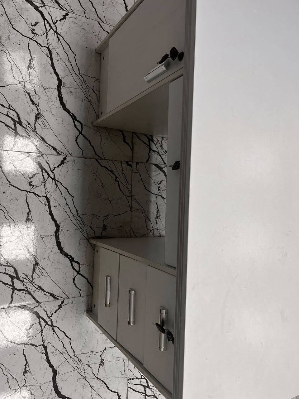 السلام عليكم ميز مكتبي للبيع 120سم السعر 90 الف للاستفسار 
***********
