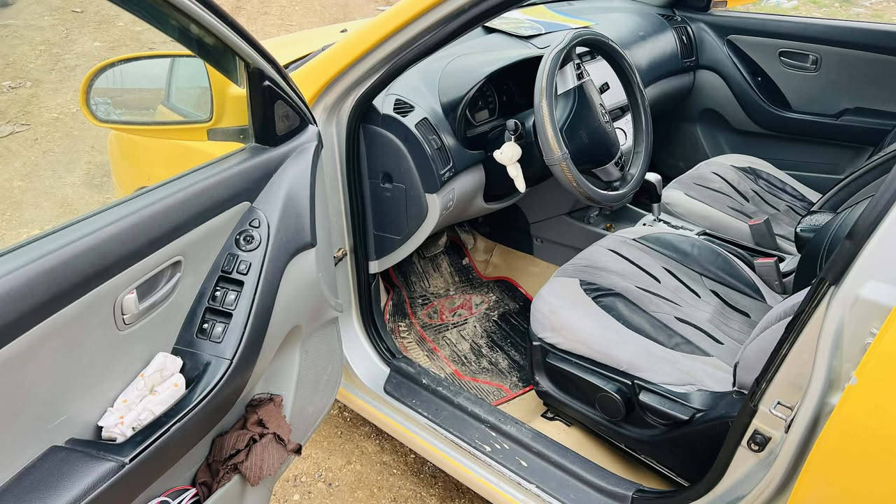 للبيع.   السعر /120 السونار موجود مع الصور  ***********
افانتي 2009 مكان السياره قريه الكسك 

كاربون بانزين الكتروني 

الشرعي اني
