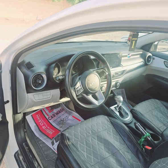 سيراتو مكفولة كفالة عامه رقم بغداد الدولي بأسمي
موديل ٢٠٢٢
 ماشيه ٦٢ ألف 
فول مواصفات ودوشمه وتغليف كامل وشاشه 
السعر ١٧٥$ وبيه مجال بسيط 
 المكان السماوة/ السوير 
للإستفسار على الرقم ***********
