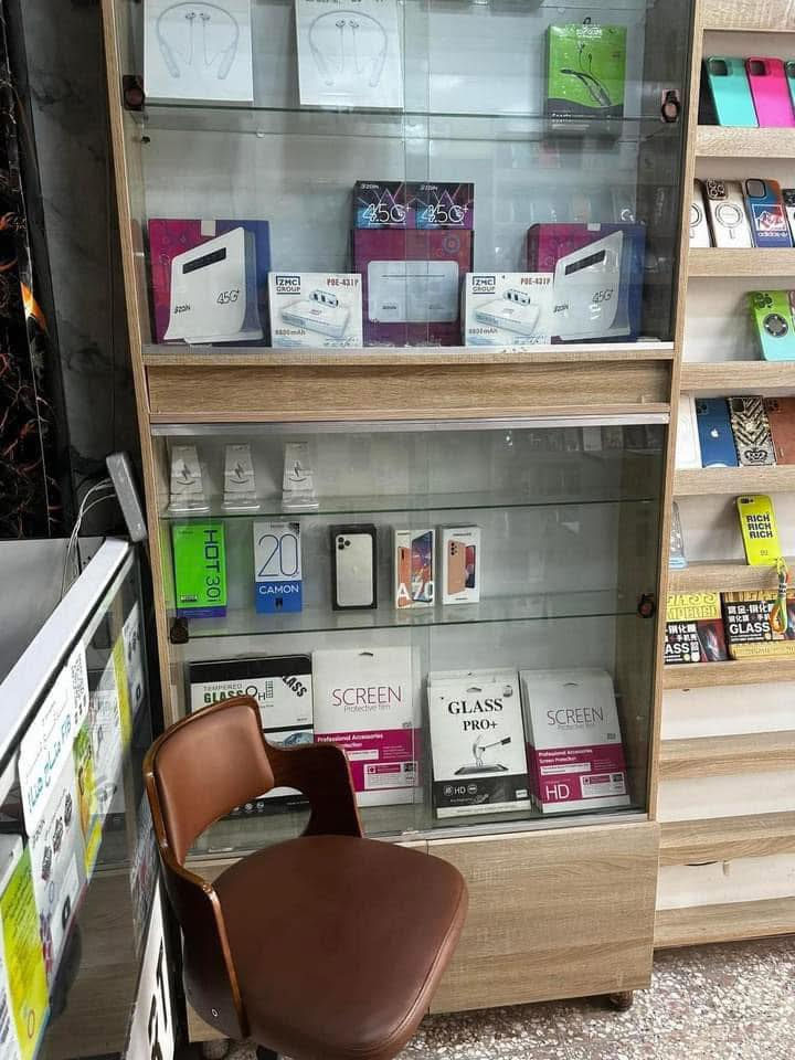 السلام عليكم بضاعه محل للبيع ( الفاترينات نباعن )
كفرات على لزكات على كيبلات على سماعات بلوتوث على لزكات شاشة ايبادات على هيج امور

عندي جرد بلبضاعه مواد وعدد والسعر 

للبيع شلعة وحده 
والي يحب يجي يشوف الغراض موجودات بلبلديات

رقمي  
*********** اتصال وواتساب
