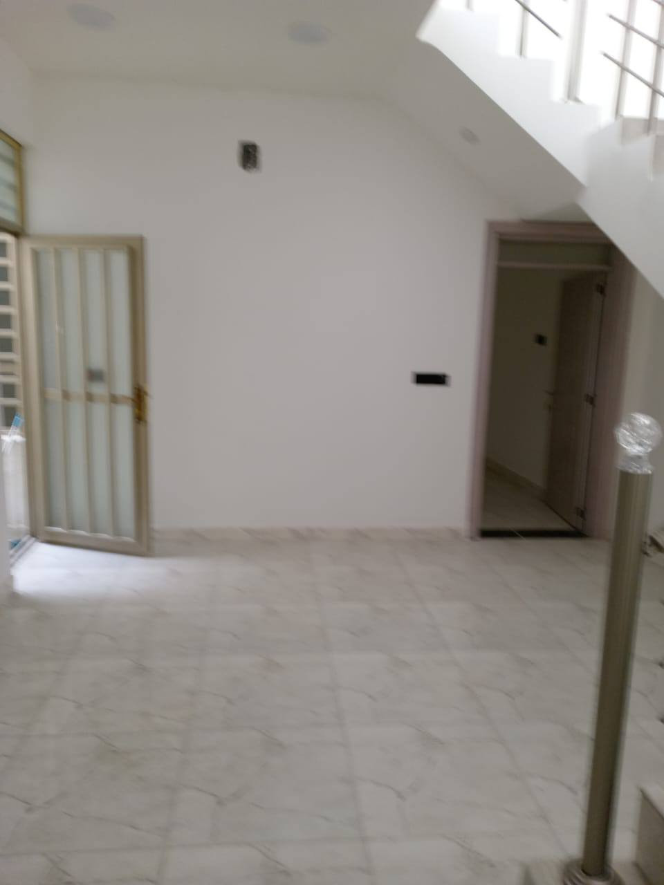 للبيع دار 100م طابق واحد البوعيثه السلطان الثالث بناء درجه اولى للاتصال خاص او مكتب جبل الوادي للعقار والاستثمار ***********
