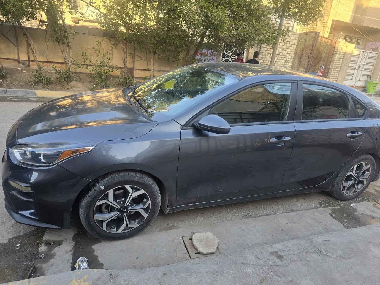السلام عليكم
كيا فورتي 2021 أمريكي
رقمها اربيل باسمي تحويل ثاني يوم 
مكينه 2000دوش 
حادثها جاملغ وبنيد + حالوب صار بيها ببغداد
عليها منضومه مال غاز يعني اقتصاديه وماكو دوانز 
سعرها 115 وبيها مجال بسيط كلش للشراي 
ما تشتري لا تكسر بحلال العالم 🔪🙂 
مكانها بغداد / البلديات 
***********

