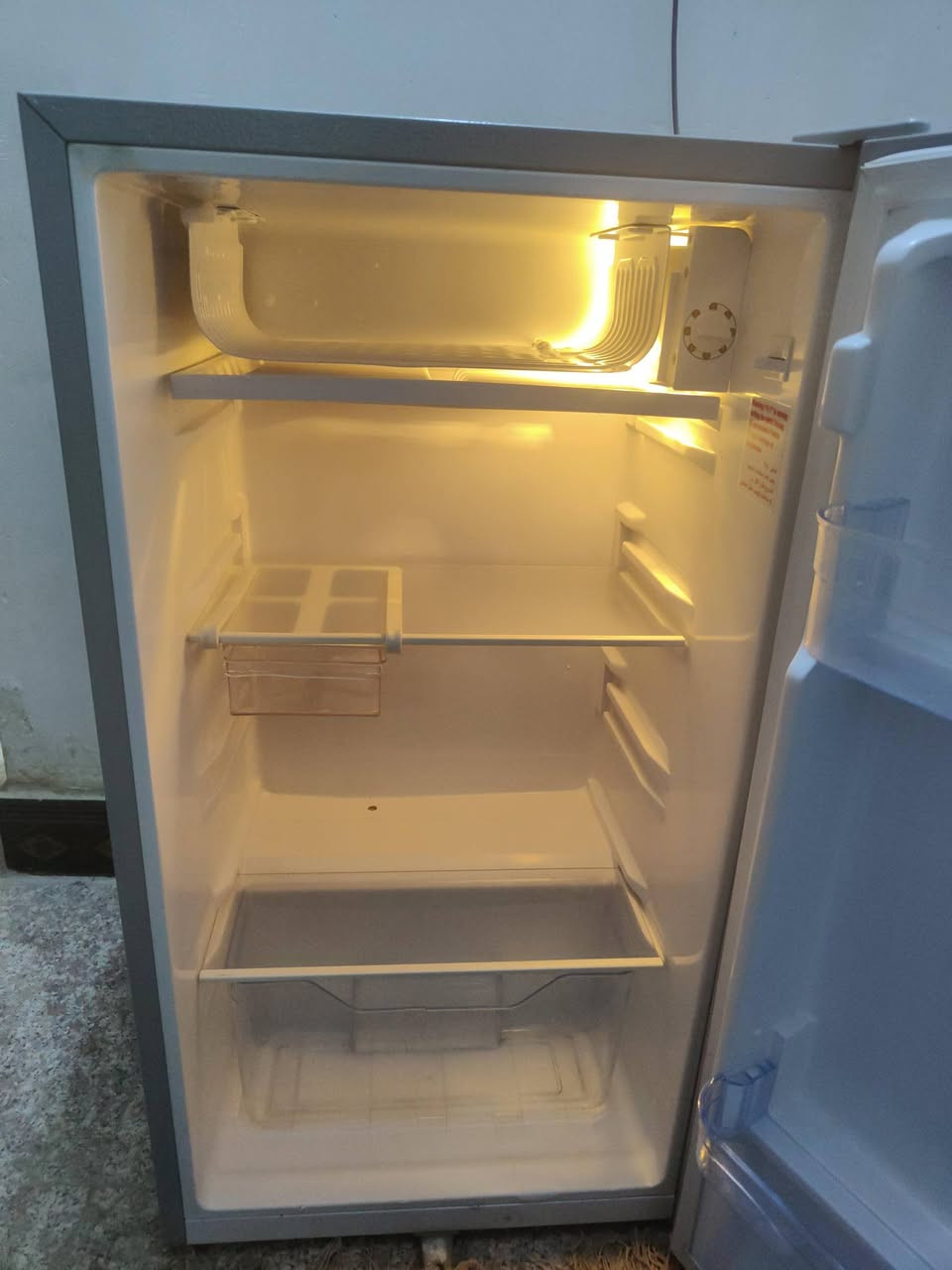 ثلاجة حجم صغير شغالة عالفحص ما داخلة تصليح.
انطي سعر باليرضي الله واخذها
الناصرية - شارع الامام علي
***********
