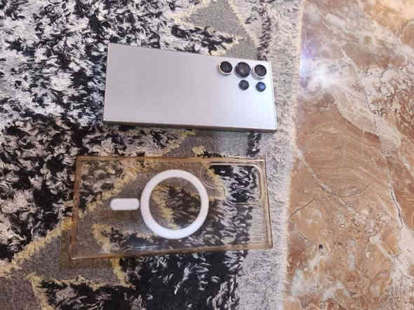 S24 الترا 
تيتانيوم  الوان 
ذكره. 256
سعر.   950

حي شرطه مقبيل شارع طاك 
***********
