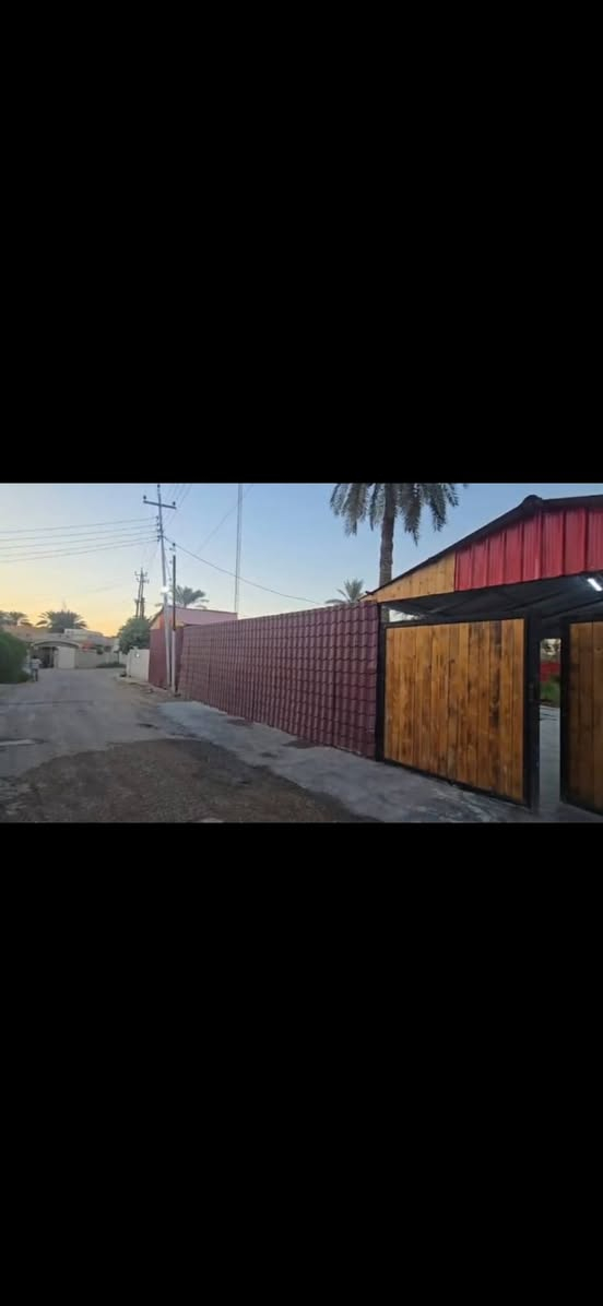 عدي مزرعه كامله و بيها جميع الحمضيات بأنواعها و عنب و رمان شنو الي بالك بيها و بيت مساحه ١٢٠ متر كامل  سكنيه  مكانه كلش حلو و مميز في باوي مساحه ١٨٠٠ متر طابو ملك صرف عدي اسهم كبل احولها بسمك واجه ٣٠ و نزال ٦٠ للاستفسار ***********
