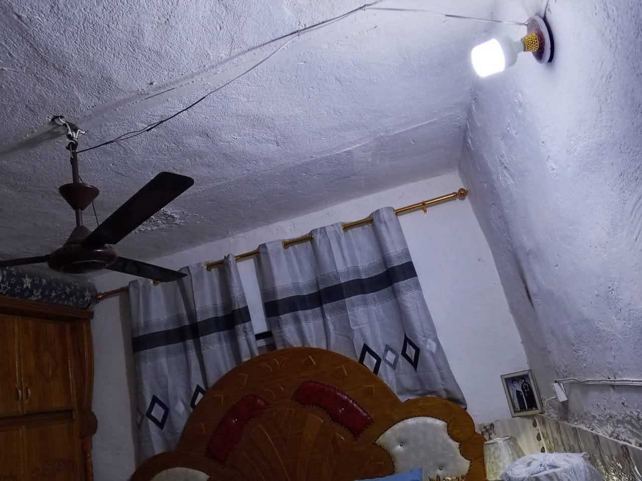 السلام عليكم بيت حواسم لبيع
العنوان مغربه قرب البانزيل خانه على شارع بغداد البيت مساحته كلش جبيره مع 3 غرف ومطبخ وستقبال وصحيات 
ثاني شي اعكاده كله مع سيراميك وايضا جداري وارضي 
البيت ممعوض ومكفول المنطقه زينه والناس الجيران ايضا طيبين للتواصل الاتصال على الرقم + *********** اني مكلف صاحب البيت انسان محترم
