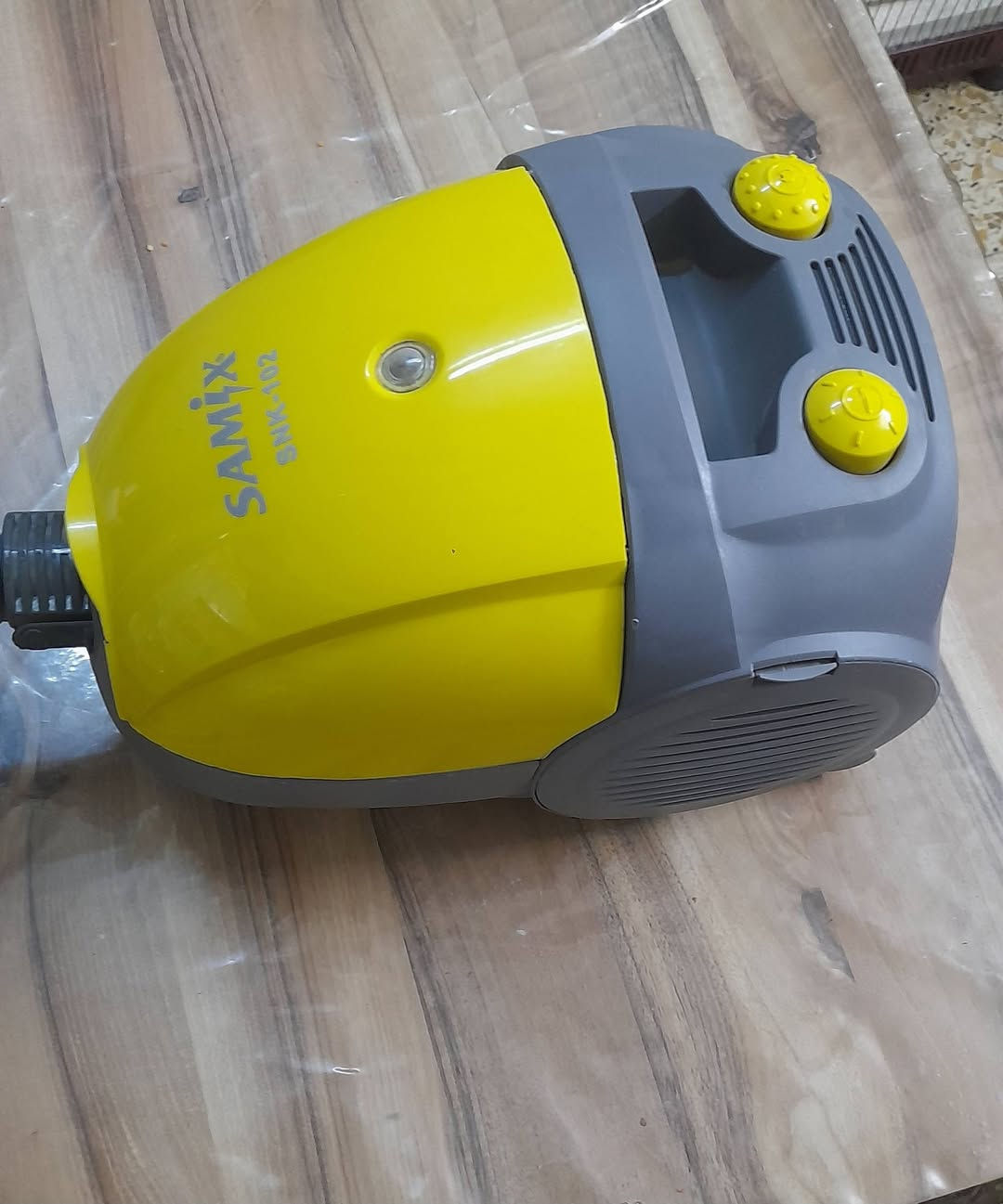 مكنسة كهربائية كلش جديدة واستعمال قليل وقوة السحب مالتهة كلش قوية وعل فحص ونوعية معروفة  واب استفسار موجود وتساب راسلني وتدلل ***********
