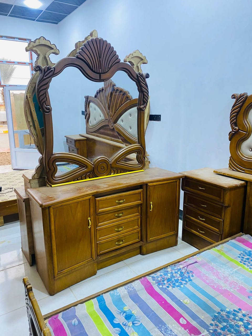 توجد غرفة نوم توج حطاطة خشب 5ملم شرط صاج داخل وخارج السعر 850وبيها مجال العنوان  الرمانة الاستفسار علرقم ***********
