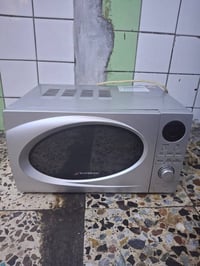 اخواني مايكرويف حجم 20لتر نظيف ومستخدم قليل اخو الجديد  السعر 40 وبي م...