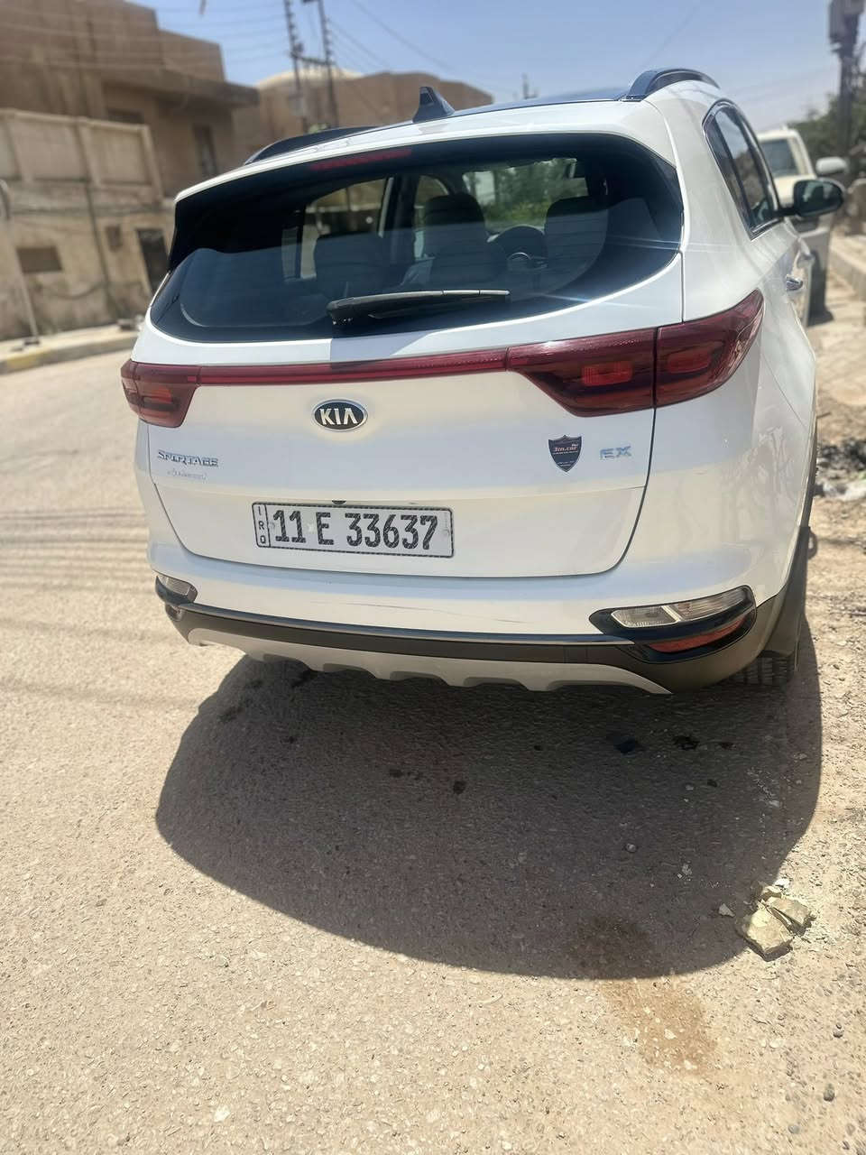 جوه السوك سعر 175
موديل 2022 امريكي 
جاملغ واحد و الباقي مكفول السونار مرفق بالصور
فول مواصفات 1/1 اللون ابيض صدفي 
رقم بغداد 
العنوان كربلاء 
***********
