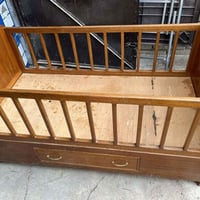 تخت أطفال • لحد ١٠ سنوات • ٢م×١م