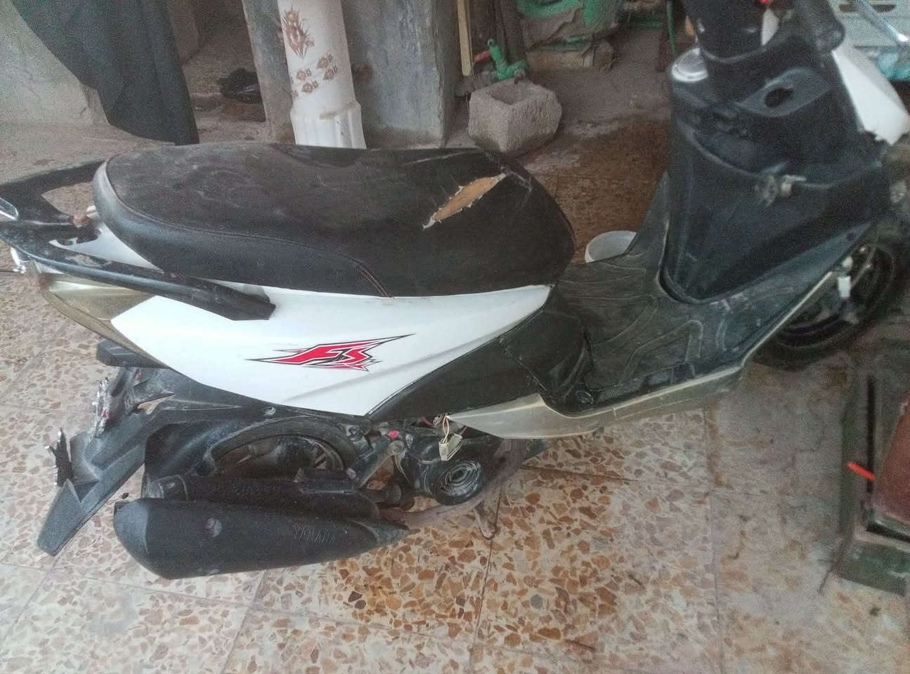 سلام عليكم دراجه اف اس بيهه محرك ماكس بيهه نقص جوزه تشتغل هندر واحد لا تبخير لا تنقيص خير من الله اوراق السعر 250 وبيهه مجال العنوان بغداد حي طارق الرقم ***********
