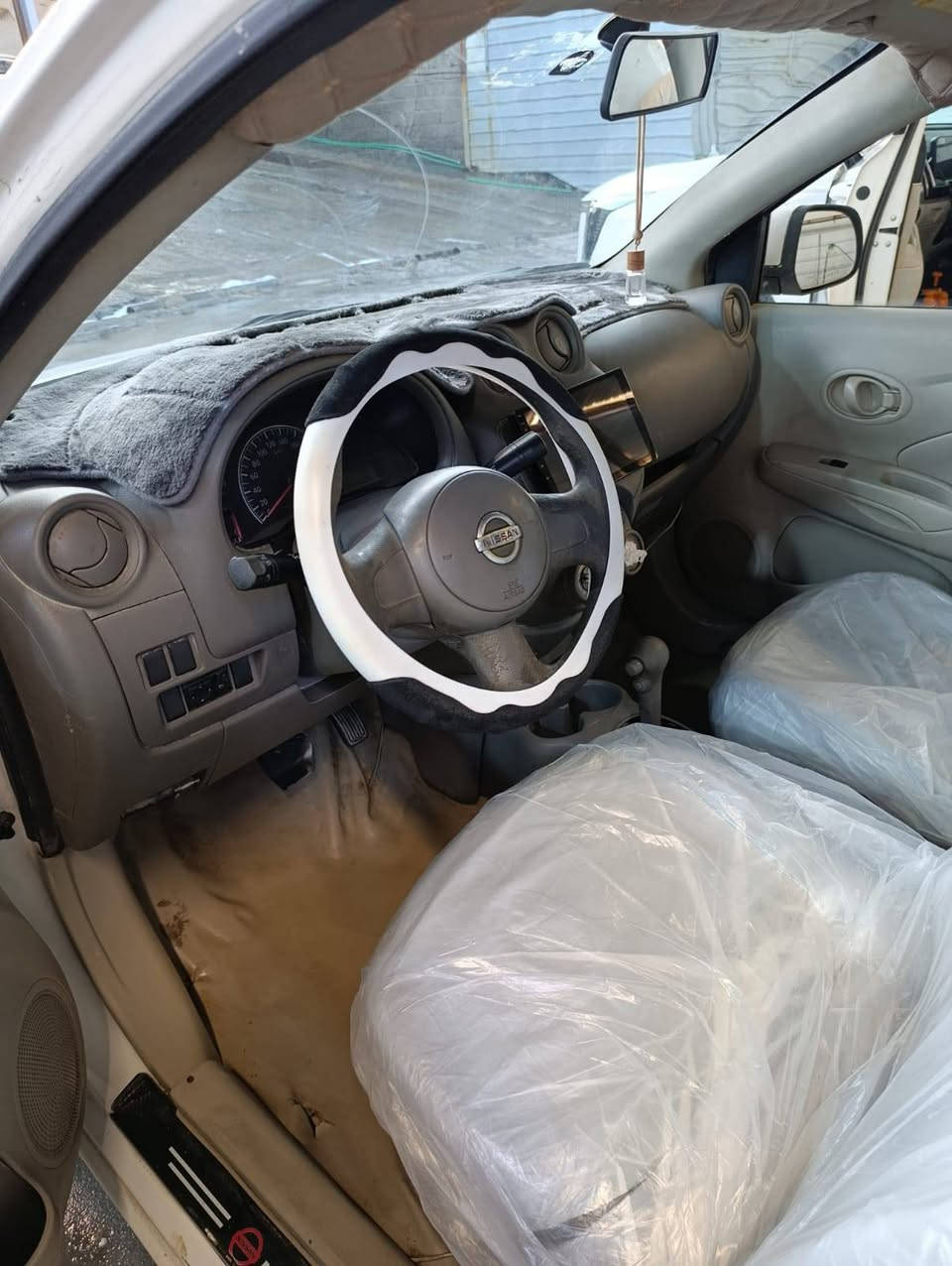 نيسان سني هندي 2018 اصل ادوات ادوات كص جنطه 
مكينه وكير جدد 
تبريد ثلج  حداده طوبه 
تخم تاير جديد  
***********
السعر 35 وبيه مجال حك الجيه فقط متوم شمالي طبق الاصل الماني اتصل عل خط مارد خاص ولاتعليقات بس الشراي يتصل مكاني بصره
