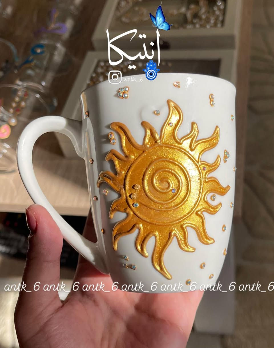 ‏حتى الشمسُ يا شمسي، تُحاول أن تُشبهكِ،
تحلم أن تُشرقَ يومًا كمثل إشراقكِ☀️
كل قطع أنتيكا تنرسم بكل حب ودقة… وكل تفصيلة تنعمل بروح.
🎨 ألواننا ثابتة… ما تبهت لا بالغسل ولا بالحرارة.
✨ والتنفيذ يكون تمامًا مثل ما تطلبون وتحبّون وكل طلبية نجهّزها بدقّة حتى توصلكم بالشكل اللي يرضيكم ✨🌼

🛵 توصيل داخل بسمايه: الف 
🚛 ولكل محافظات العراق: 5000
⏳ الحجز يتم قبل 3 أيام إلى أسبوع حسب الطلب..
.
#رسم_على_الزجاج #انتيكا #انتيكا_انتيكا #انتيكا_للرسم_على_الزجاج


**إذا كنت صاحب هذا الإعلان وتريد حذفه لأي سبب، رجاءا أرسل رسالة إلى الدعم الفني**